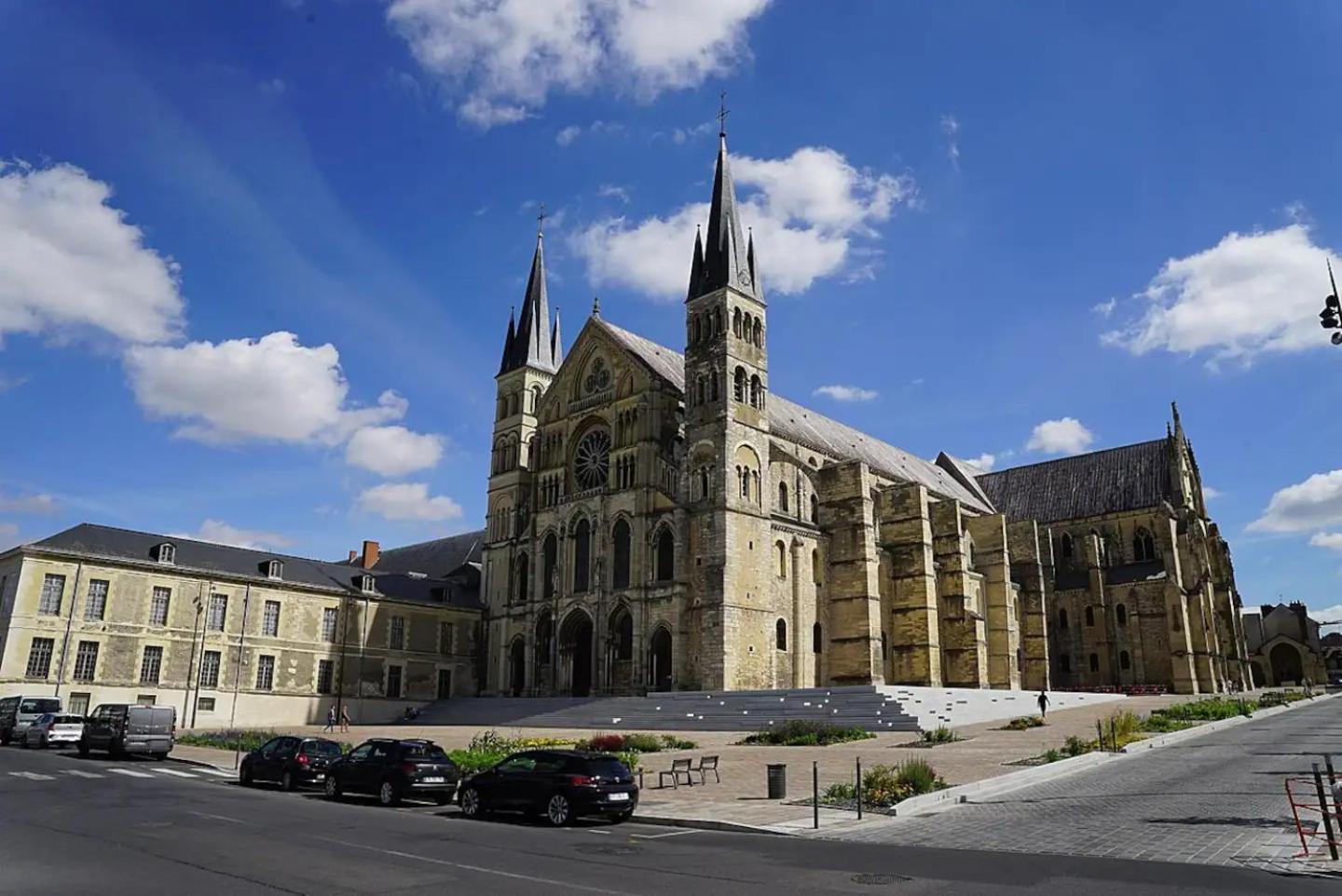 Ferienwohnung Le Clovis - Centre - Cathedrale Reims Exterior foto