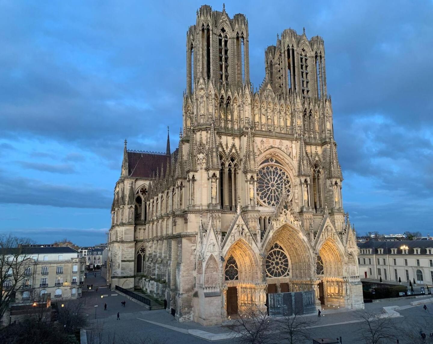 Ferienwohnung Le Clovis - Centre - Cathedrale Reims Exterior foto
